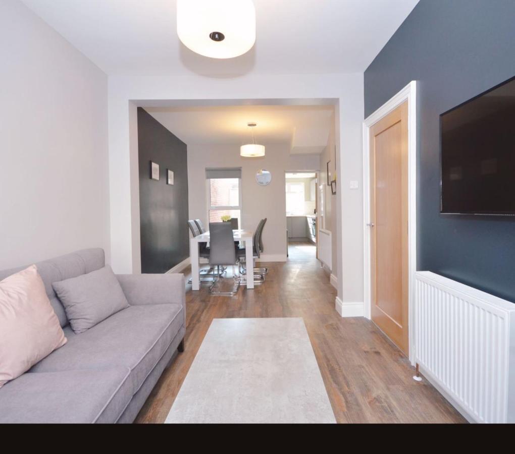 Queens Quarter Townhouse 1 벨파스트 외부 사진